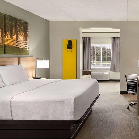Days Inn & Suites By Wyndham Lancaster Amish Country Mountville Экстерьер фото