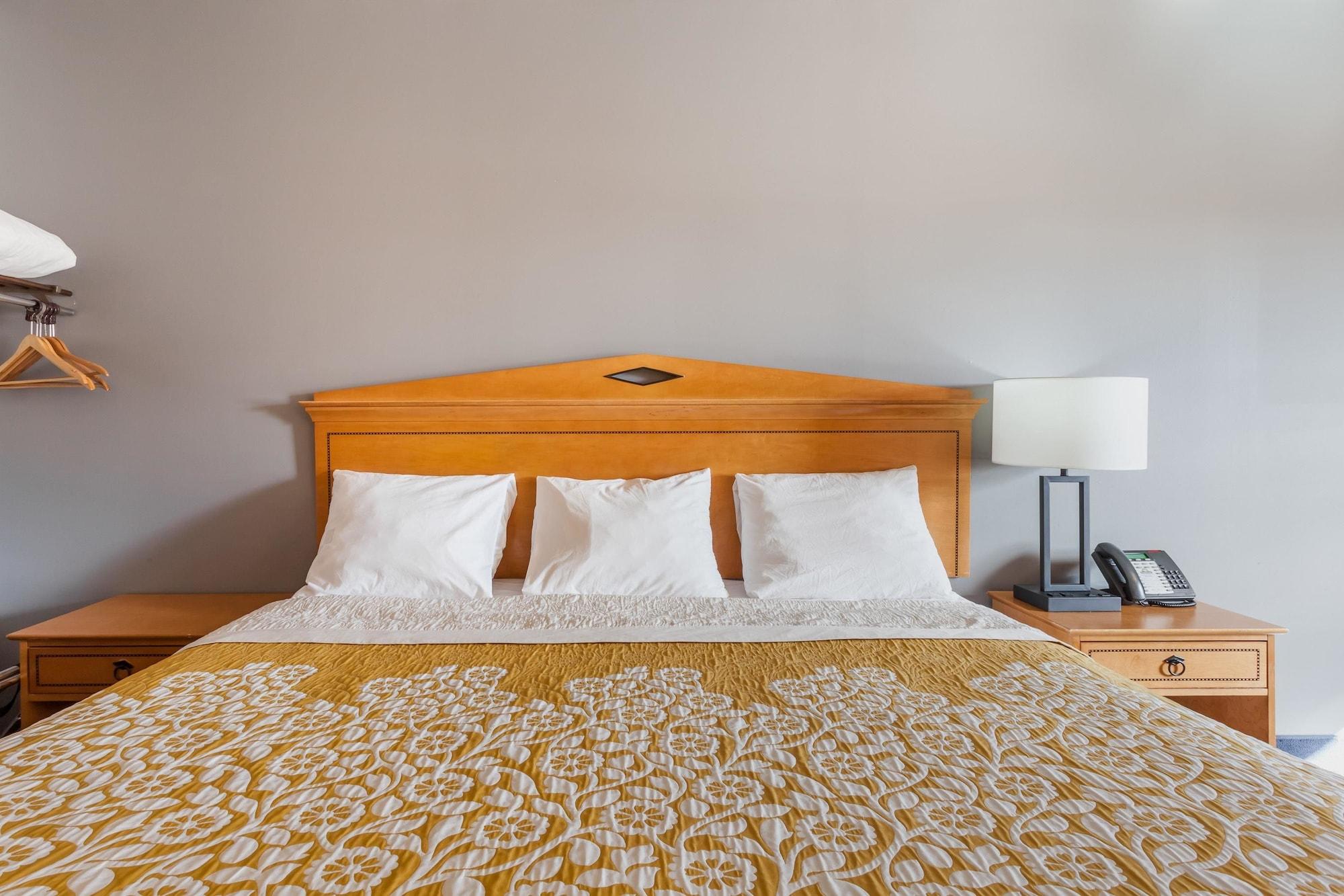 Days Inn & Suites By Wyndham Lancaster Amish Country Mountville Экстерьер фото
