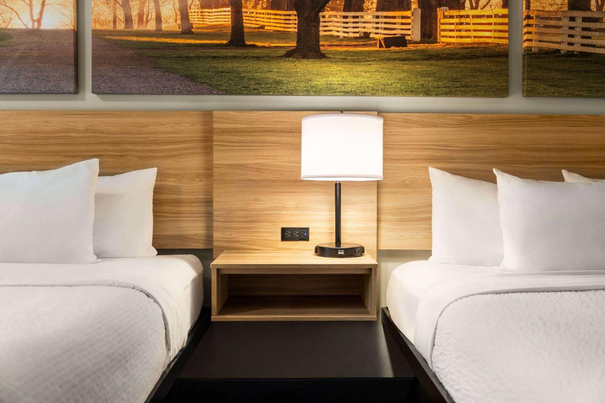 Days Inn & Suites By Wyndham Lancaster Amish Country Mountville Экстерьер фото