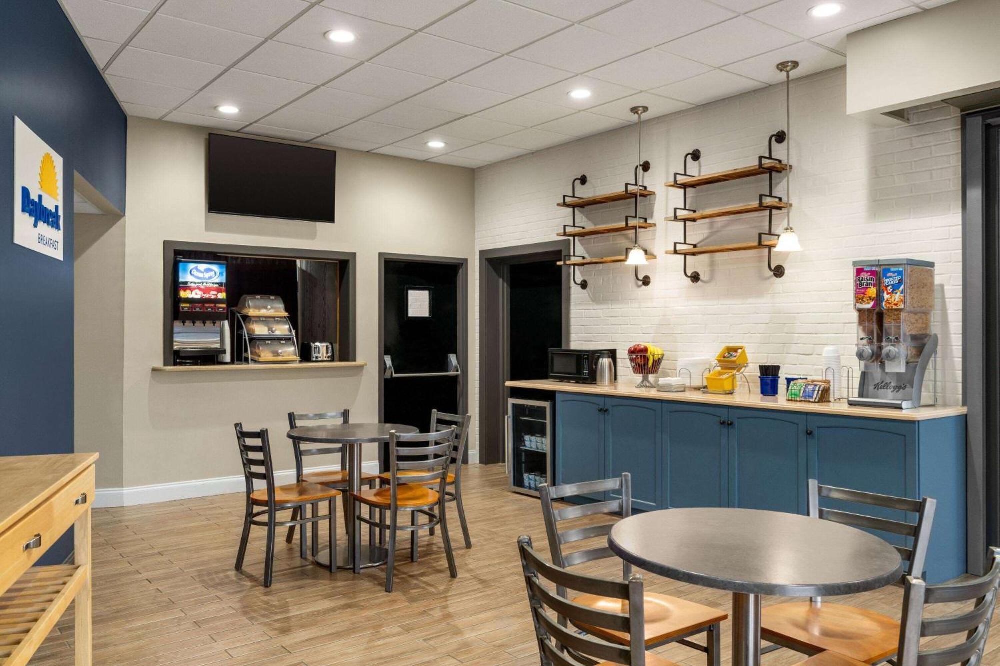 Days Inn & Suites By Wyndham Lancaster Amish Country Mountville Экстерьер фото