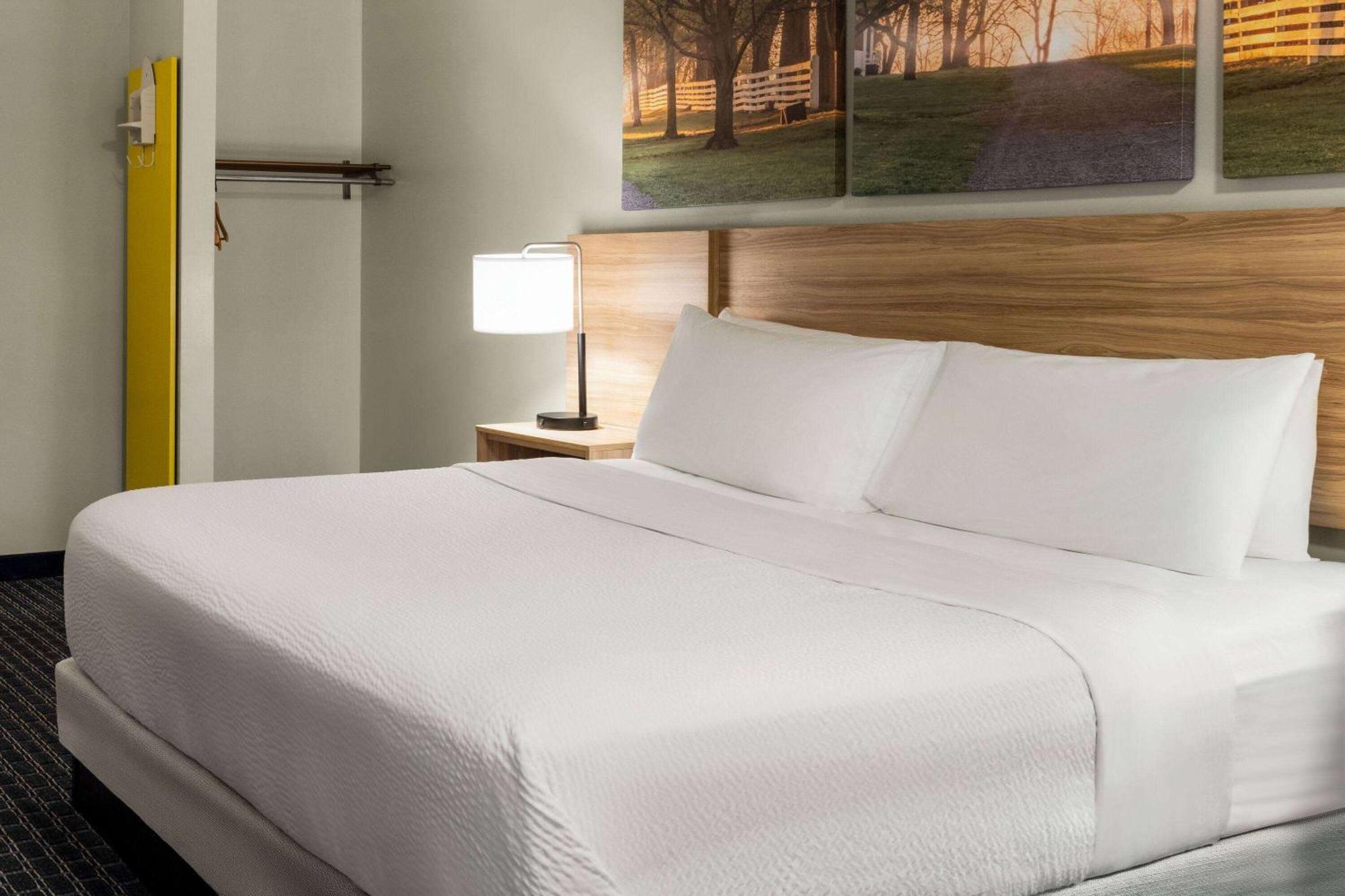 Days Inn & Suites By Wyndham Lancaster Amish Country Mountville Экстерьер фото
