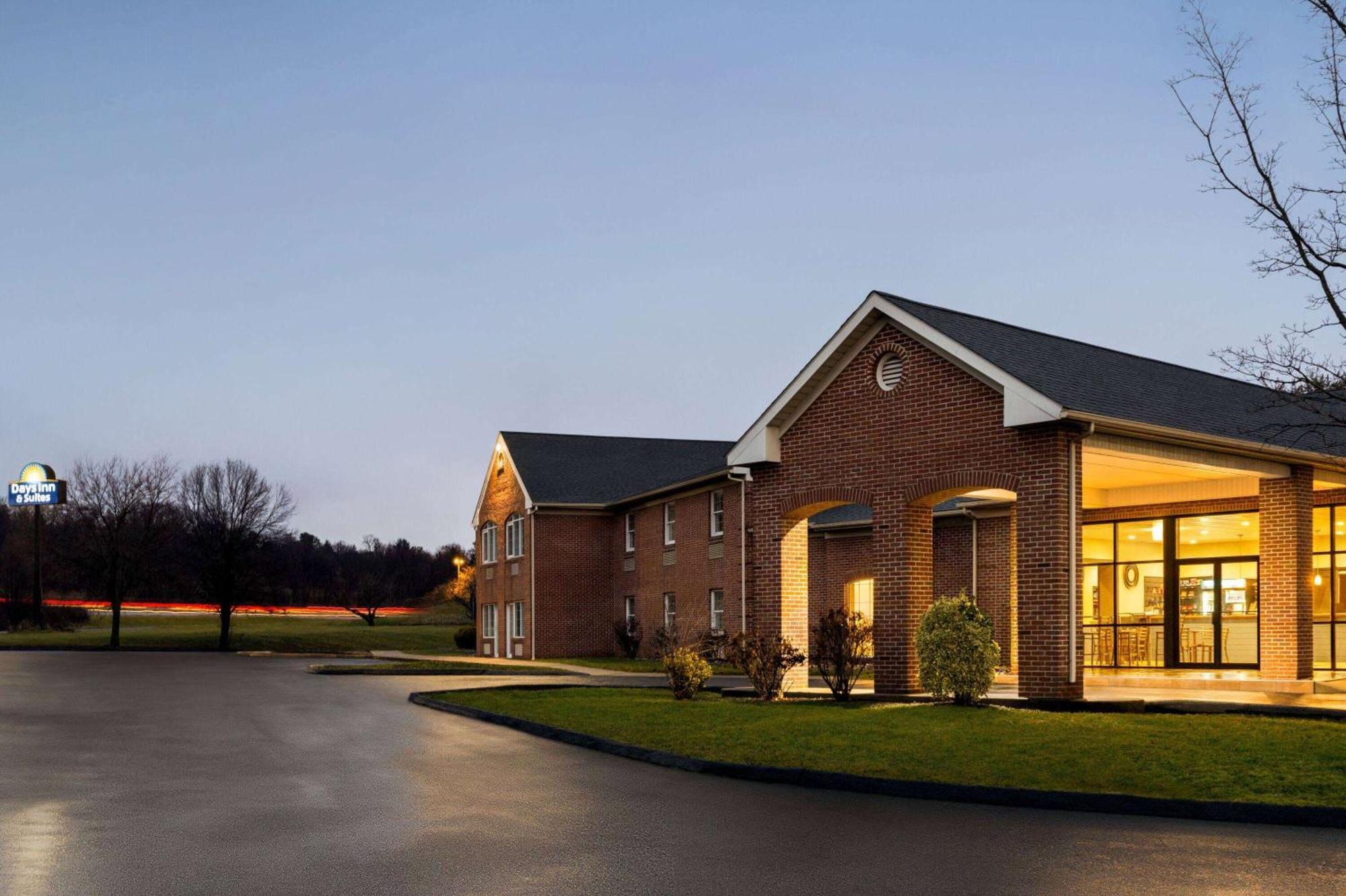 Days Inn & Suites By Wyndham Lancaster Amish Country Mountville Экстерьер фото