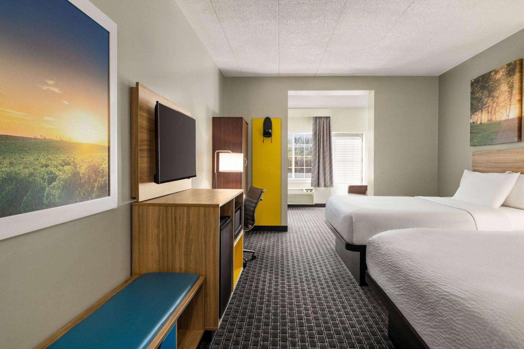 Days Inn & Suites By Wyndham Lancaster Amish Country Mountville Экстерьер фото