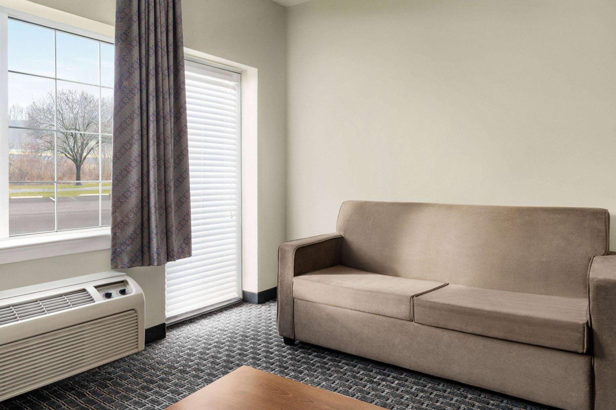 Days Inn & Suites By Wyndham Lancaster Amish Country Mountville Экстерьер фото