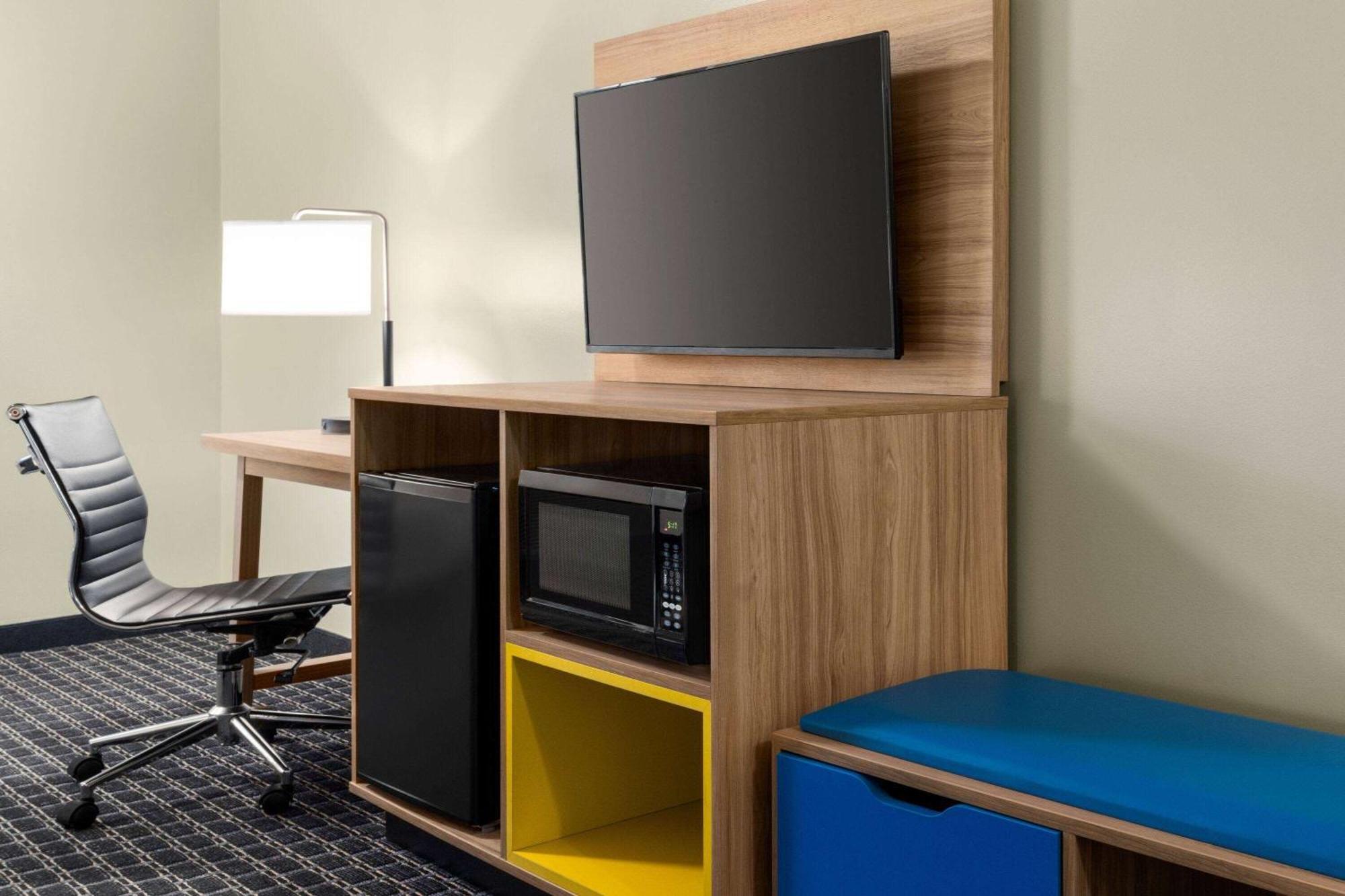 Days Inn & Suites By Wyndham Lancaster Amish Country Mountville Экстерьер фото