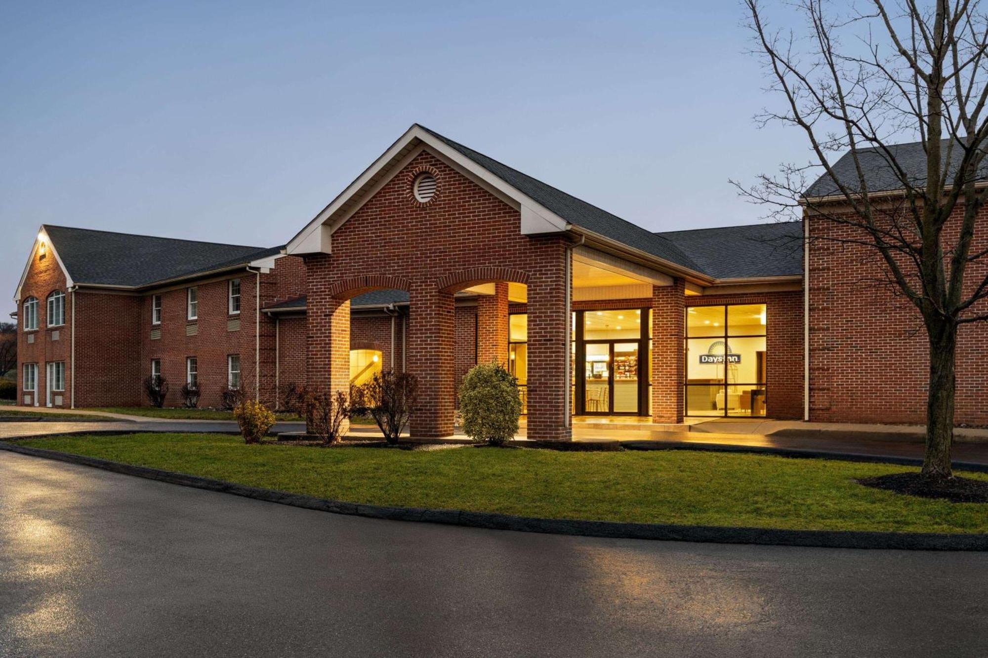 Days Inn & Suites By Wyndham Lancaster Amish Country Mountville Экстерьер фото