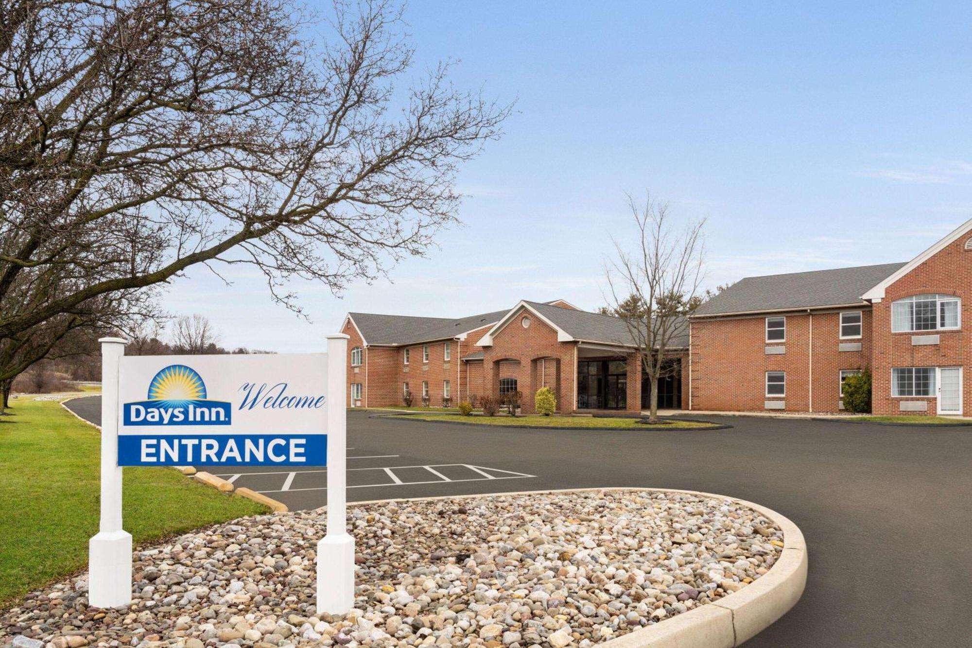 Days Inn & Suites By Wyndham Lancaster Amish Country Mountville Экстерьер фото